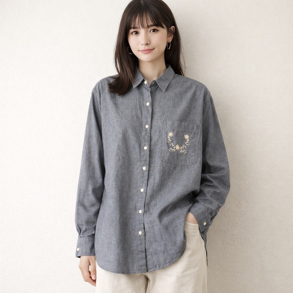 Lands' End‎ Womens Chambray Shirt size 10 Old money Preppy Button Up Blue Crest